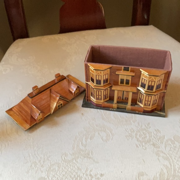 Vintage Victorian colonial bamboo, straw, wheat house opens into a trinket box - Picture 8 of 14